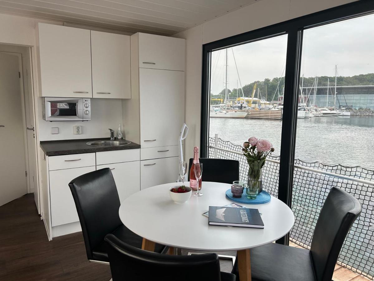 Villa Hausboot Floating 44 In Laboe - Boot 1 - Nikse Exterior foto