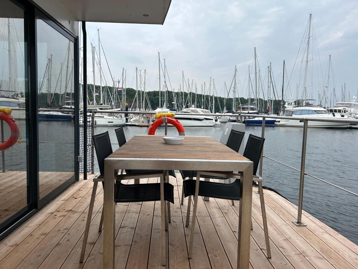 Villa Hausboot Floating 44 In Laboe - Boot 1 - Nikse Exterior foto